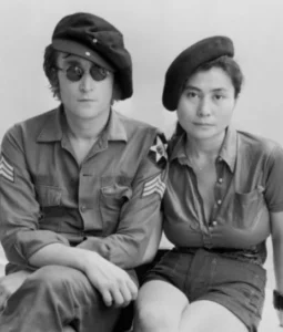 オノヨーコの若い頃の画像で見る美貌と裕福な家庭で育った生い立ち