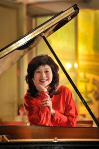 外尾悦郎の妻はピアニスト比石妃佐子｜運命の出会いと結婚秘話